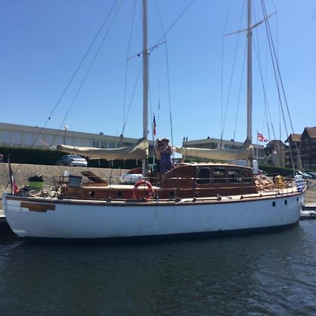 Port Deauville Yacht Vintage ภายนอก รูปภาพ