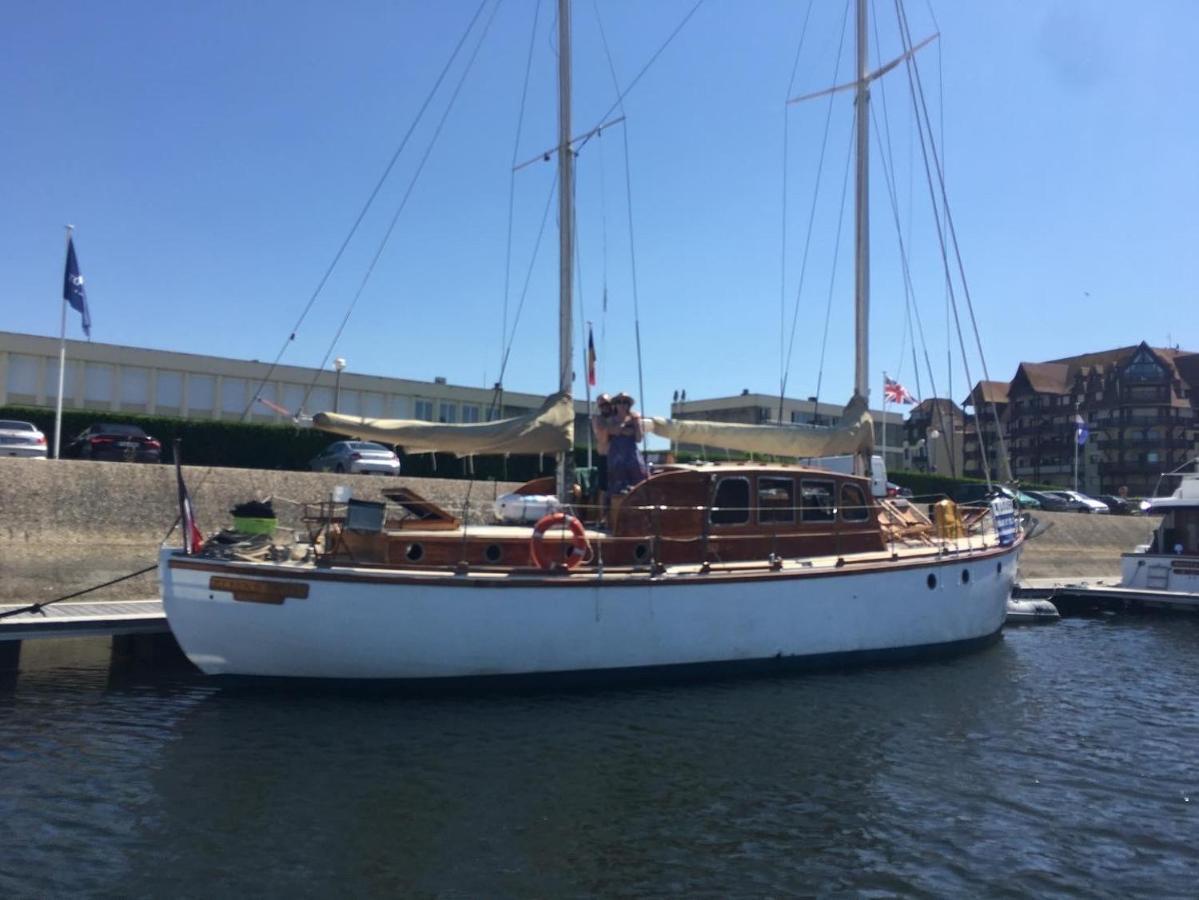 Port Deauville Yacht Vintage ภายนอก รูปภาพ