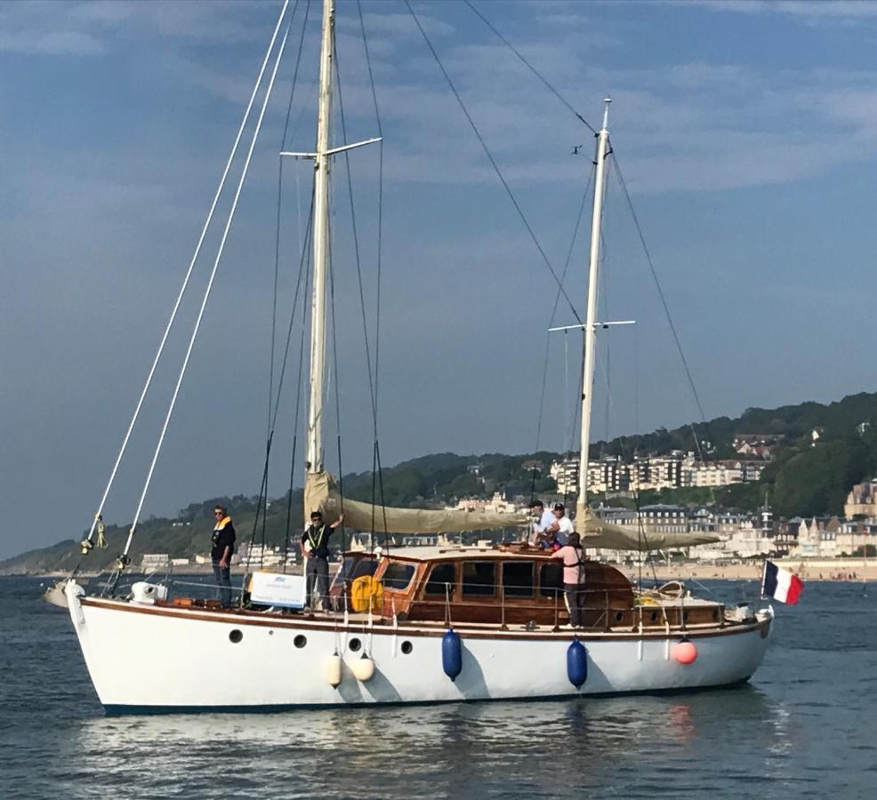 Port Deauville Yacht Vintage ภายนอก รูปภาพ