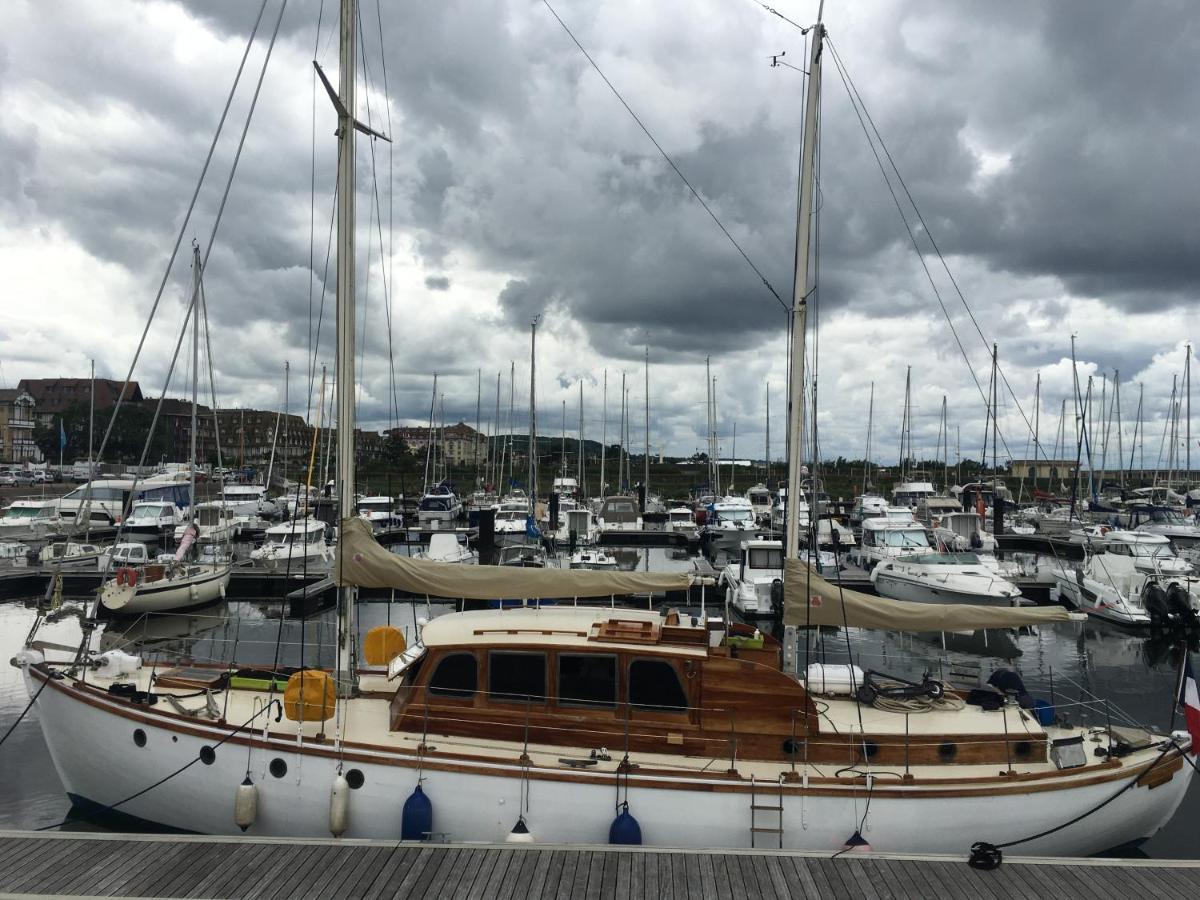 Port Deauville Yacht Vintage ภายนอก รูปภาพ