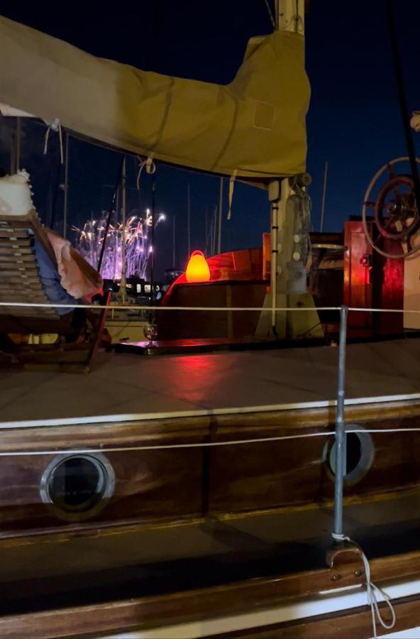 Port Deauville Yacht Vintage ภายนอก รูปภาพ